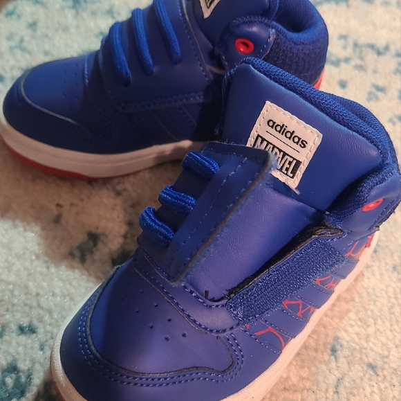 Adidas Marvel shoes - Picture 5 of 6